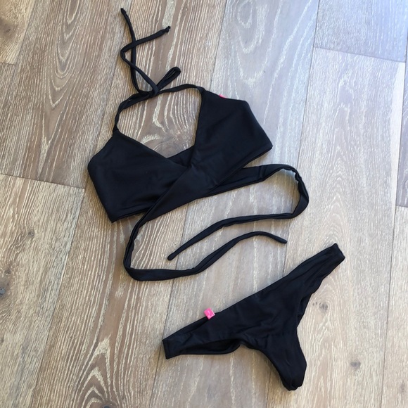 Black criss cross sexy scrunch butt bikini - Picture 3 of 10